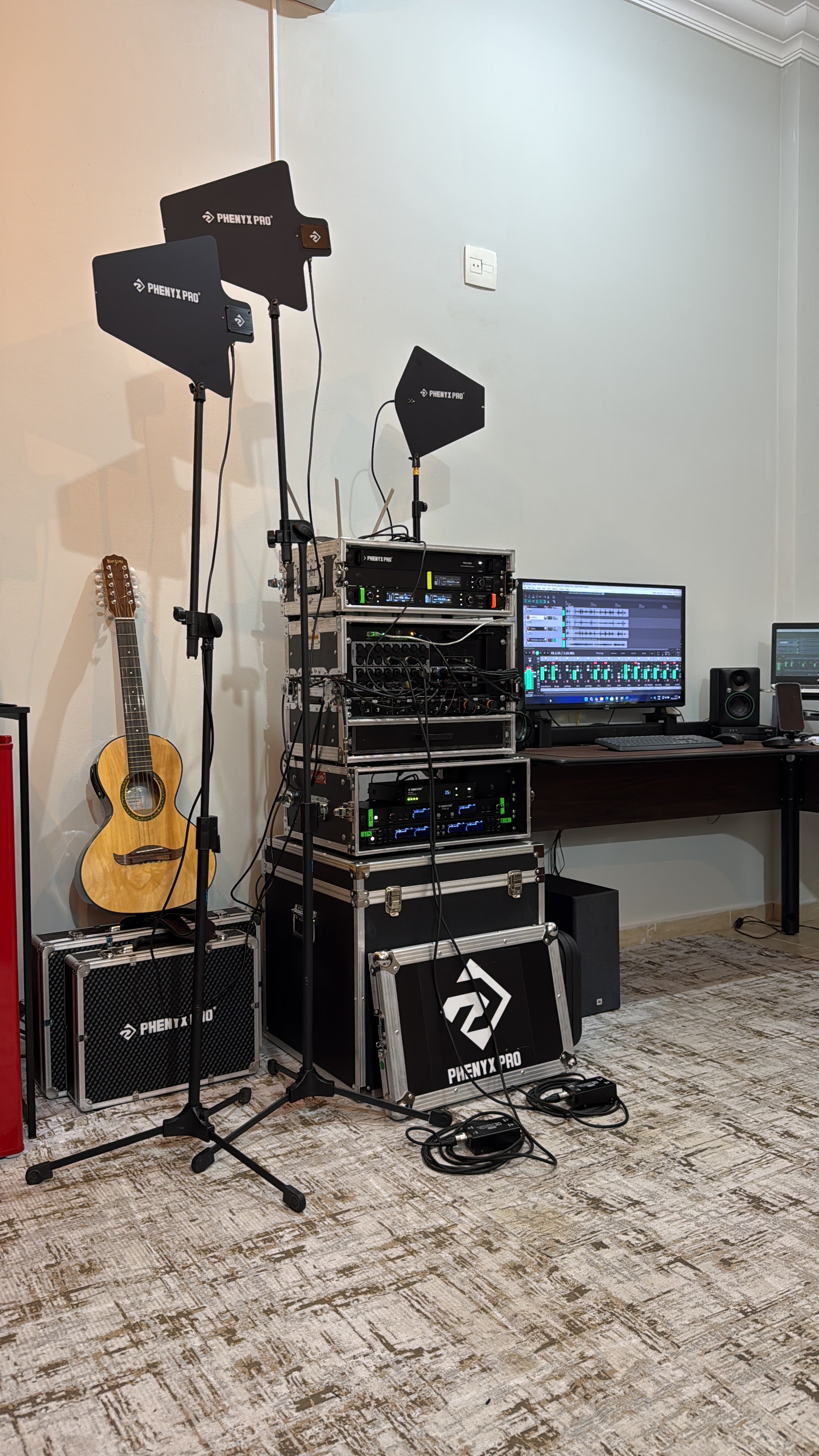 Phenyx Pro | Professional Wireless Microphones, IEM systems, Mixers